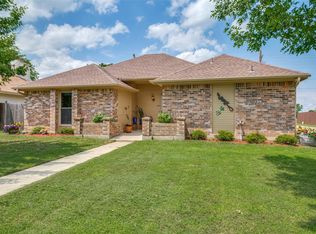 205 Meadow Ln, Denton, TX 76207