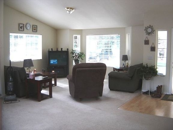 4th image of 275 Bywater Way