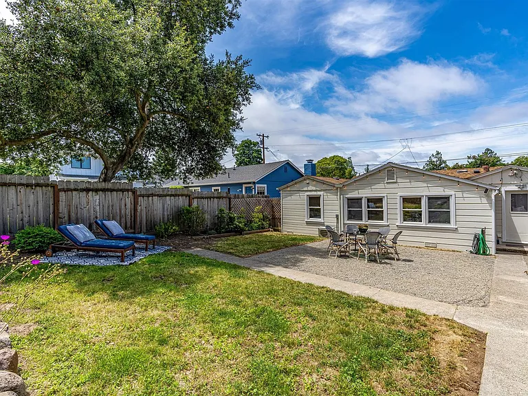 1410 Banks Ave — Photo 40