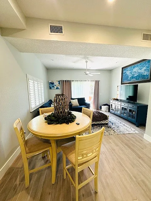 2 bed, 1.5 bath, 998 sqft, $2,500 — Photo 4