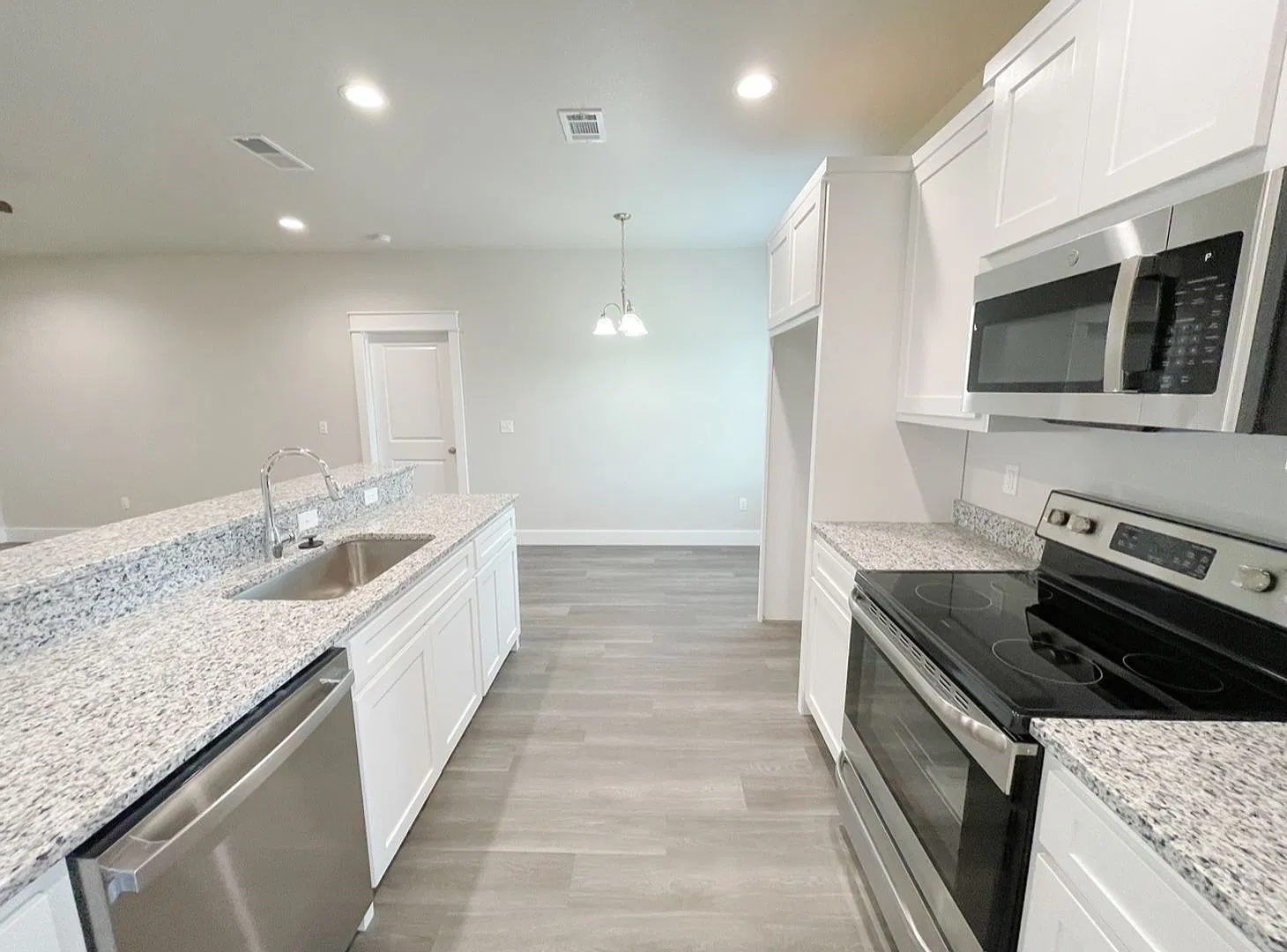 Stunning 3bd 2 ba house in brand new community — Photo 3