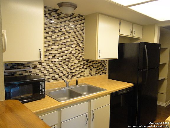 5th image of 623 Oak Park Dr