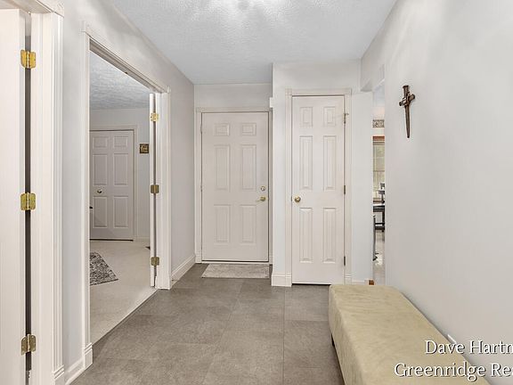 3rd image of 6731 Beechwood Dr