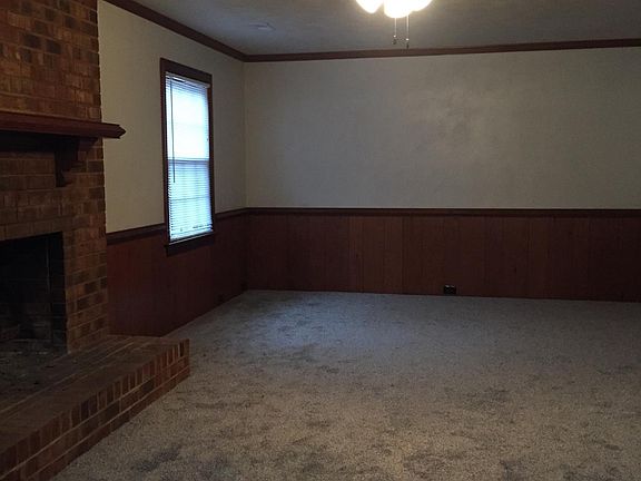 3rd image of 423 Middle Oaks Dr