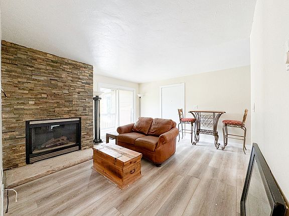 3rd image of 27 Peaks View Ct