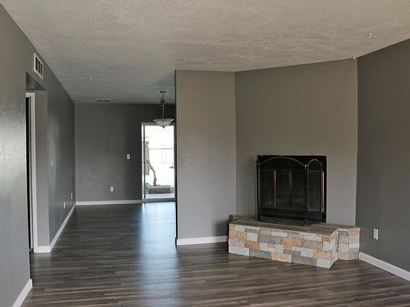 5th image of 526 E Gabrilla Dr