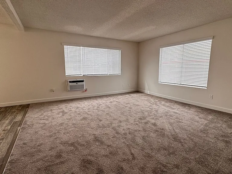 166 S Lincoln S — Photo 13
