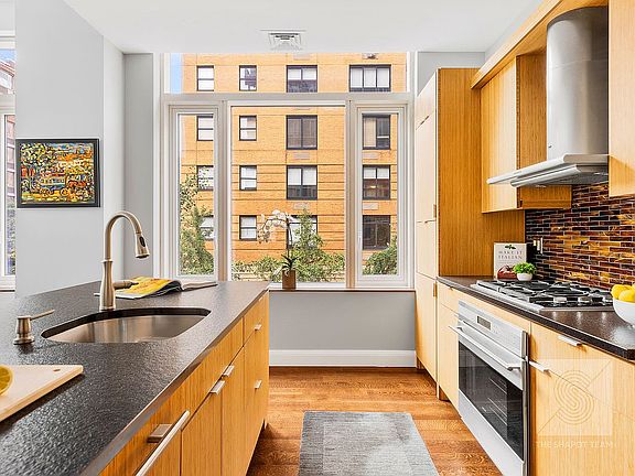 4th image of 70 Little St W Unit 3E