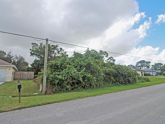 3rd image of 922 SE Walters Terrace