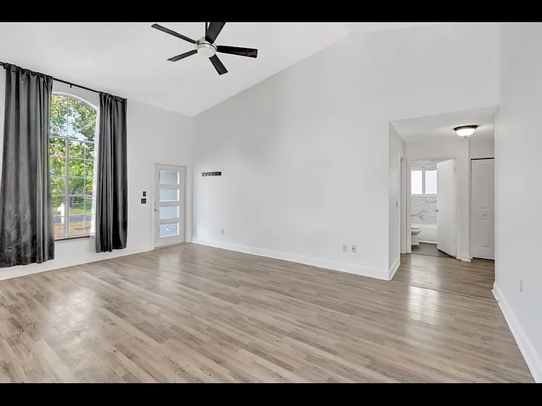 5598 Pebble Brook Ln — Photo 2