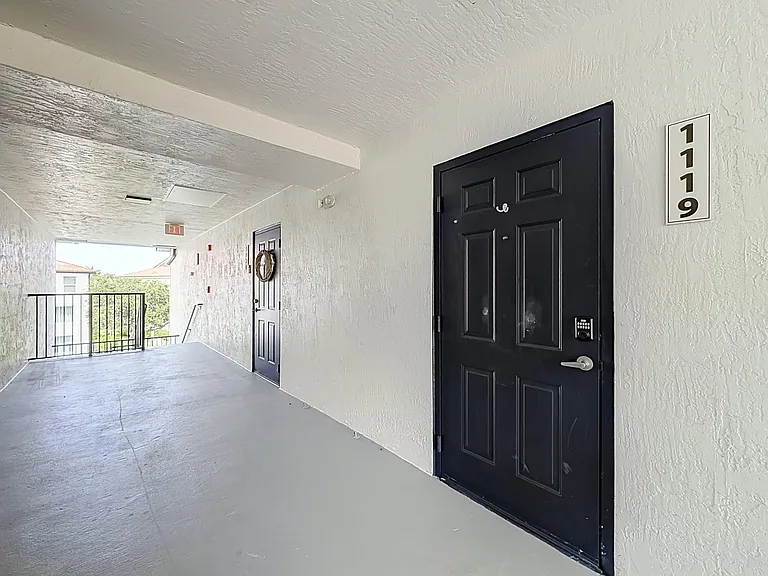 1119 Villa Ln #1119 — Photo 4