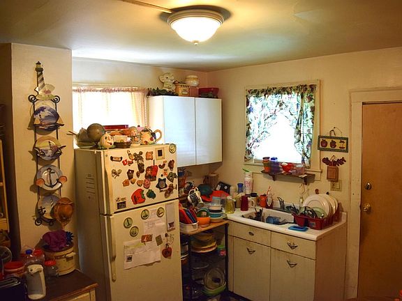 3rd image of 104 Blue Grass Ave