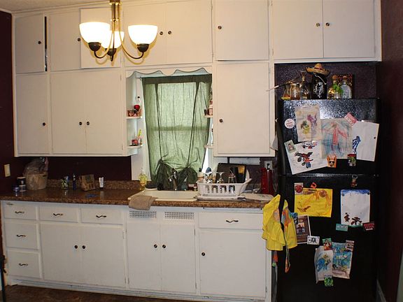 3rd image of 15 E 27th St