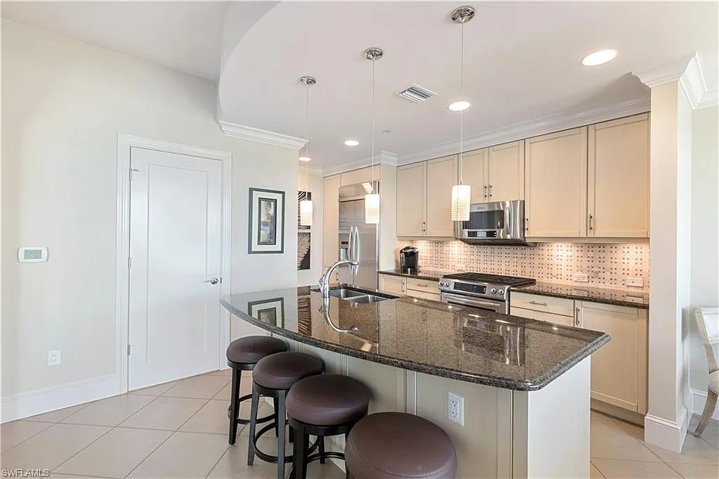 1 bed, 1.5 bath, 1484 sqft, $5,000 — Photo 4
