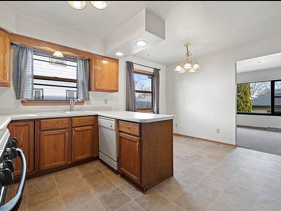 4th image of 10812 W Wren Ave