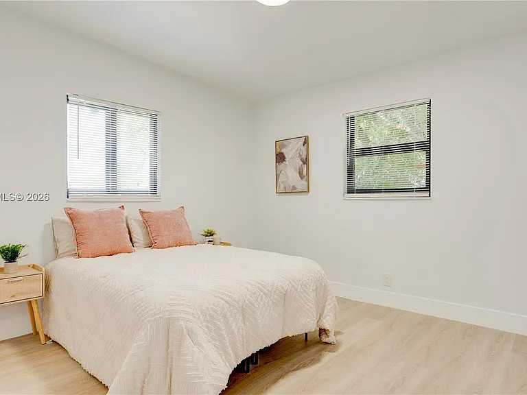 2736 NW 21st Ave — Photo 15