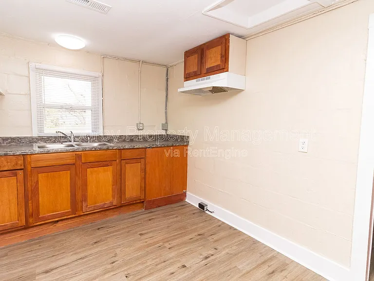 1422 Wilson Rd — Photo 4