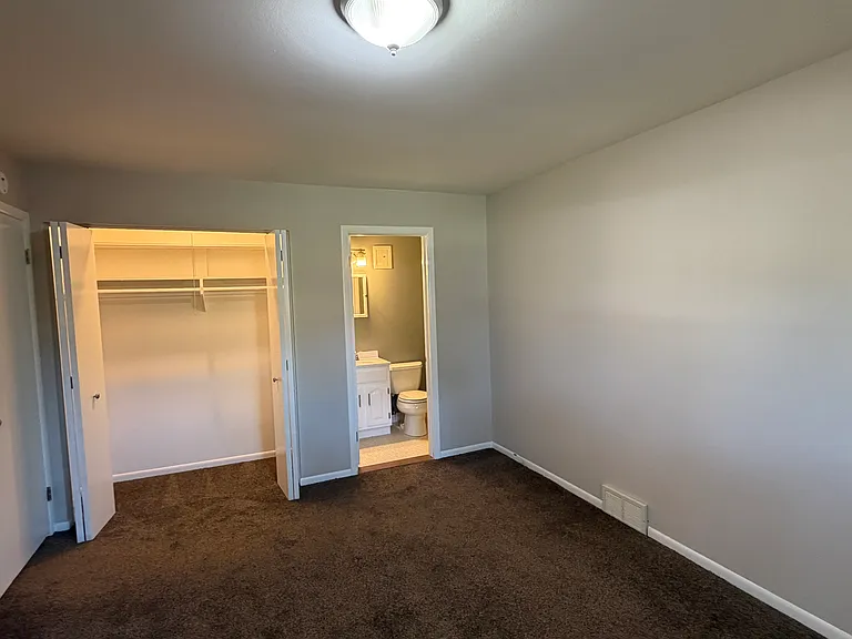 946 N Adams Rd #3 — Photo 11