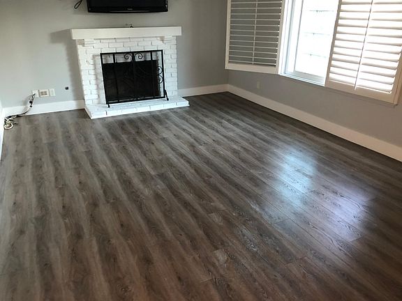 3rd image of 6860 N Auburn Cir