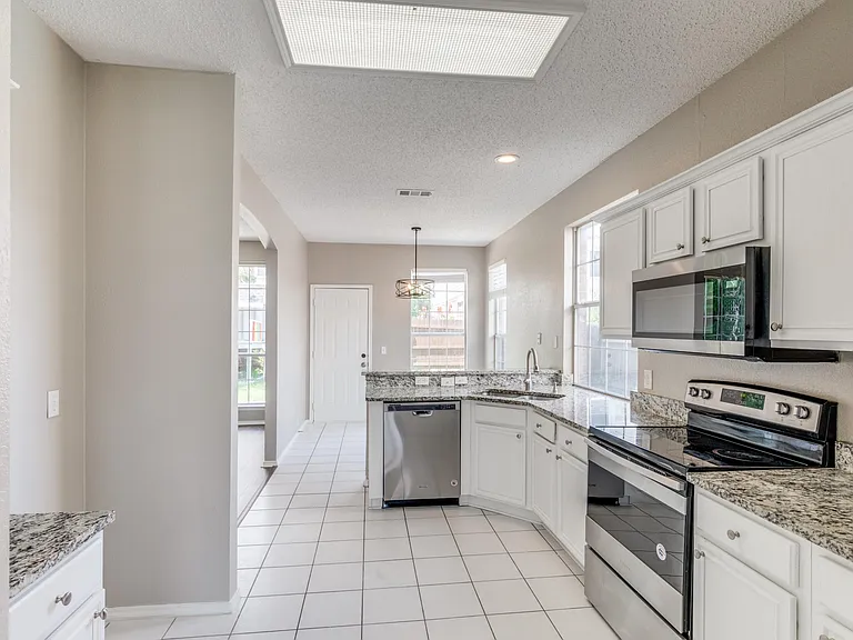 4713 Park Downs Dr — Photo 7