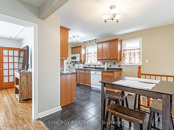 4th image of 227 Sterling St