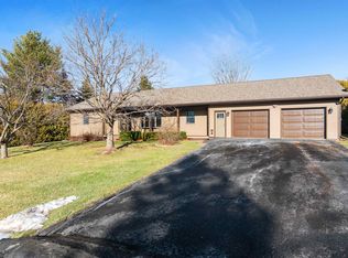 21 Meadowbrook Ln, Saint Albans, VT 05478