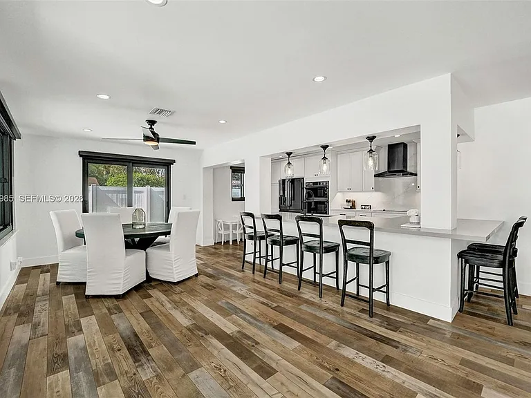 915 NW 7th St — Photo 5