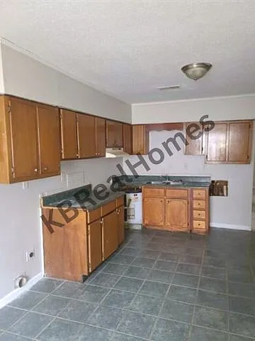 2226 Durham Ave — Photo 13