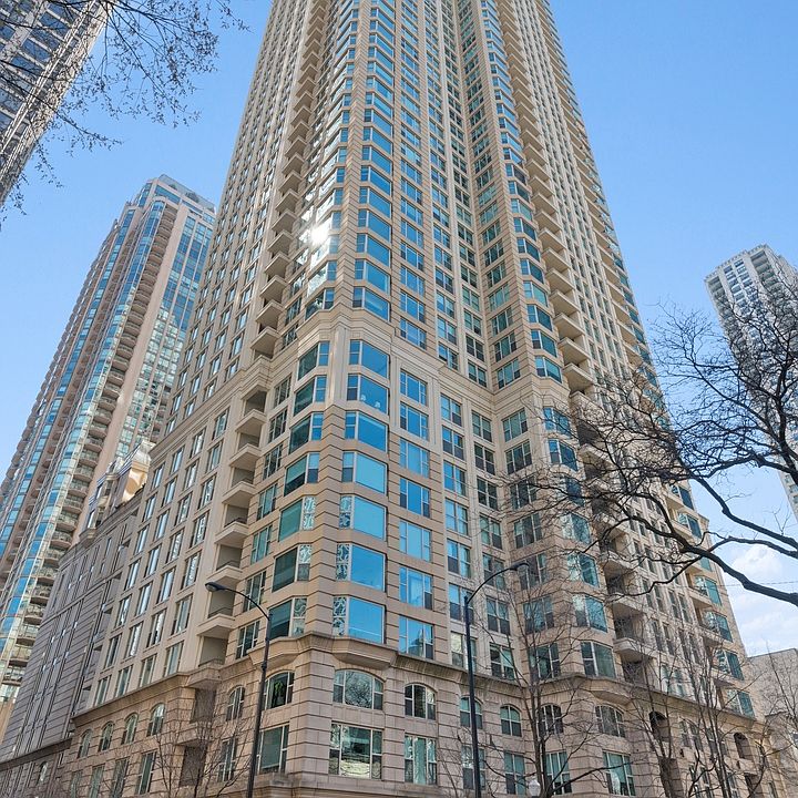 1st image of 25 E Superior St APT 4401