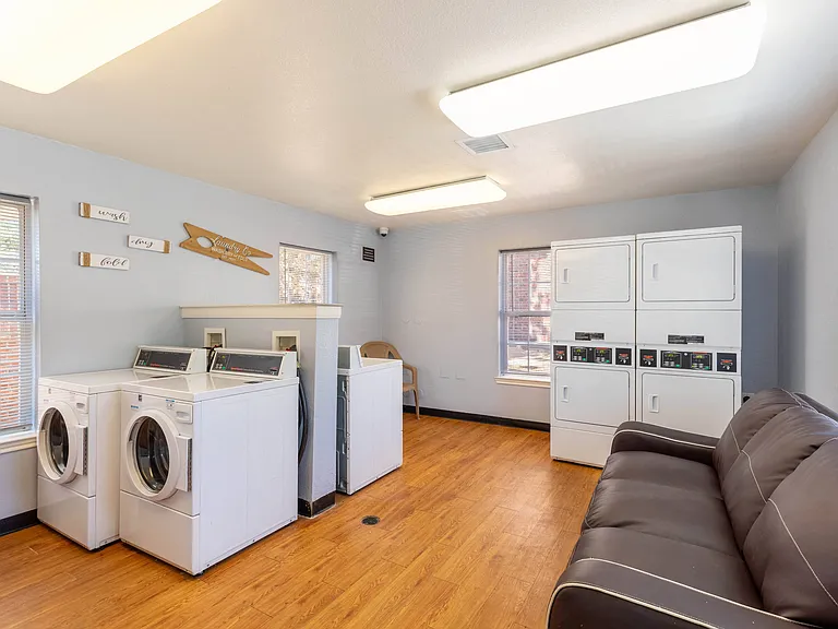 Sterling Park Apartments — Photo 15