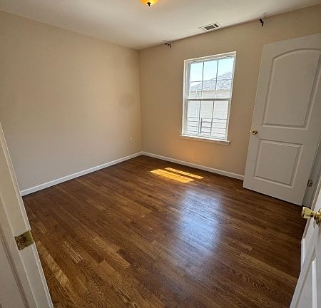 3rd image of 83 Broadway