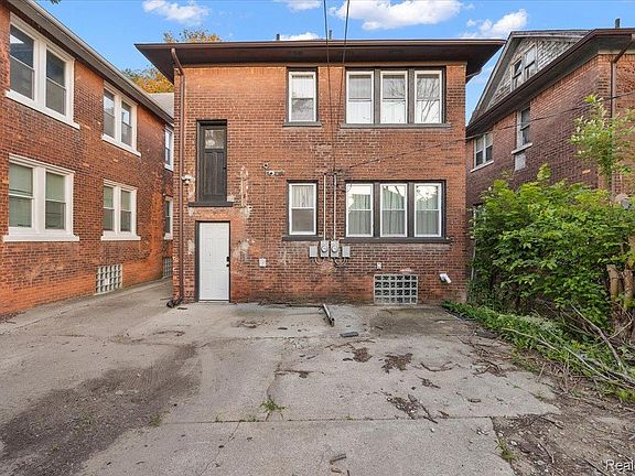 4th image of 2256 W Philadelphia St