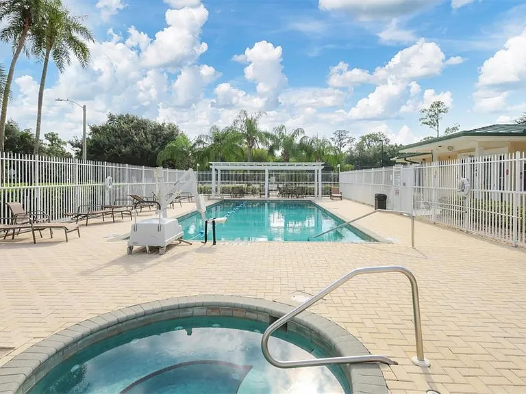 7269 Fountain Palm Cir — Photo 27