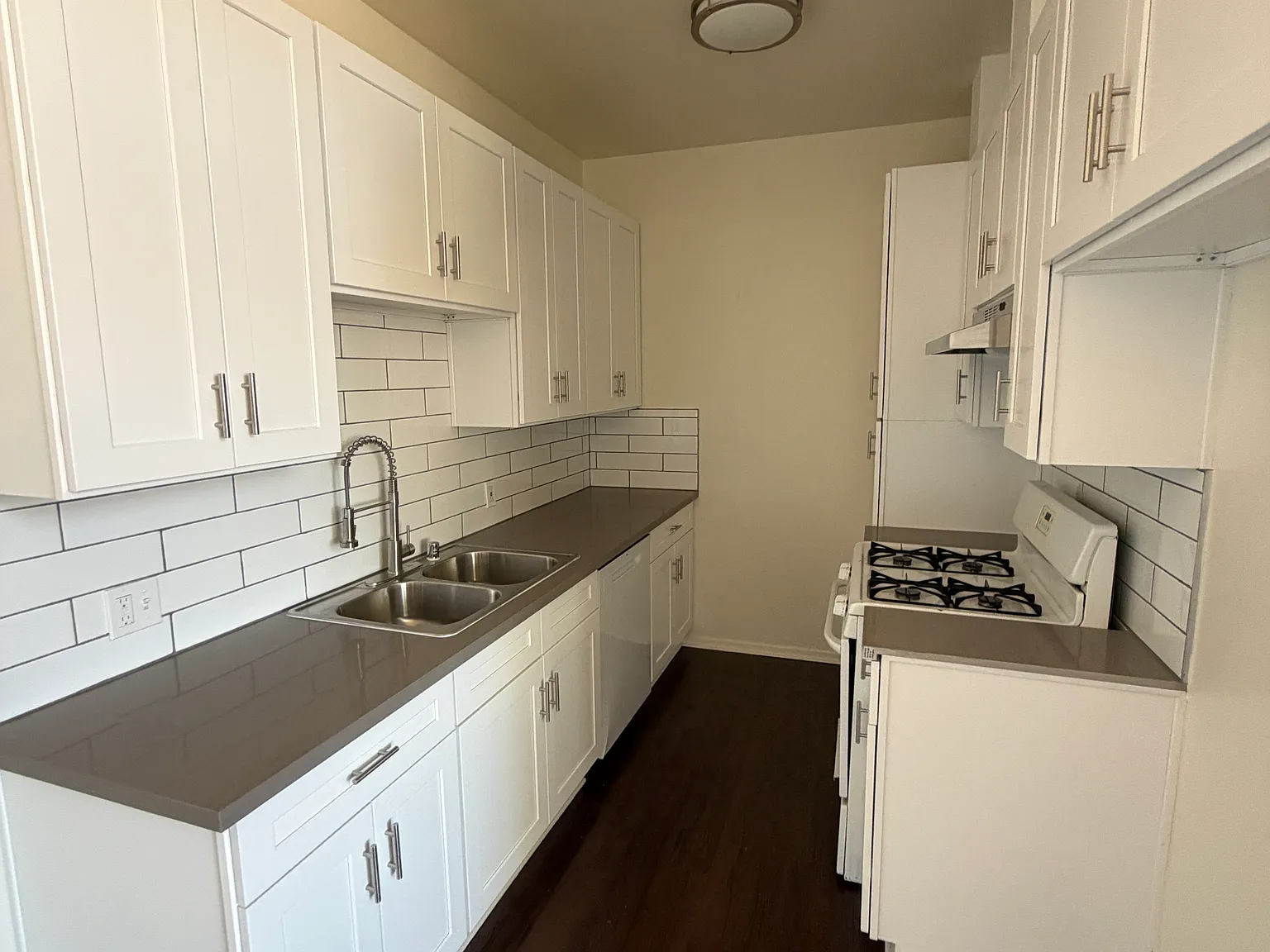 2 bed, 950 sqft, $2,695 — Photo 3