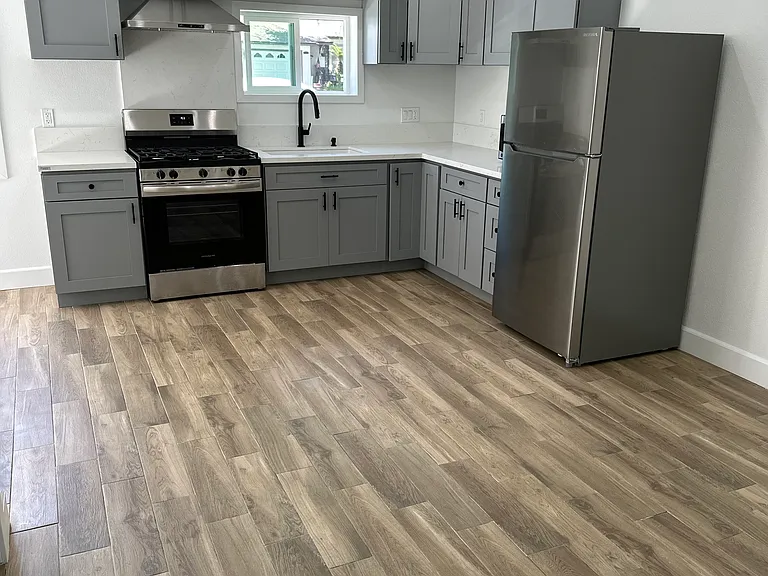 2556 E 220th St #1/2 — Photo 16