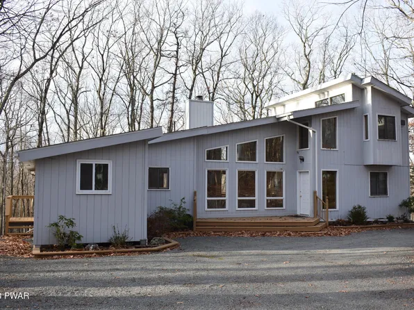 108 Hickory Dr, Hawley, PA 18428