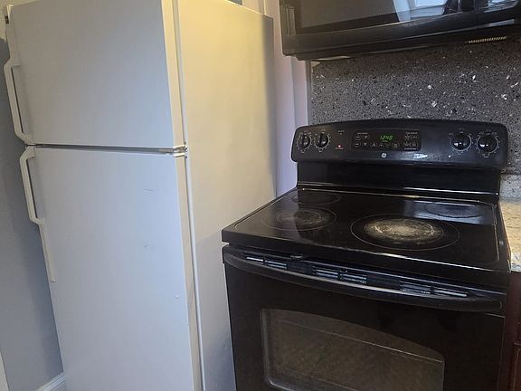 3rd image of 618 Public St Floor 3