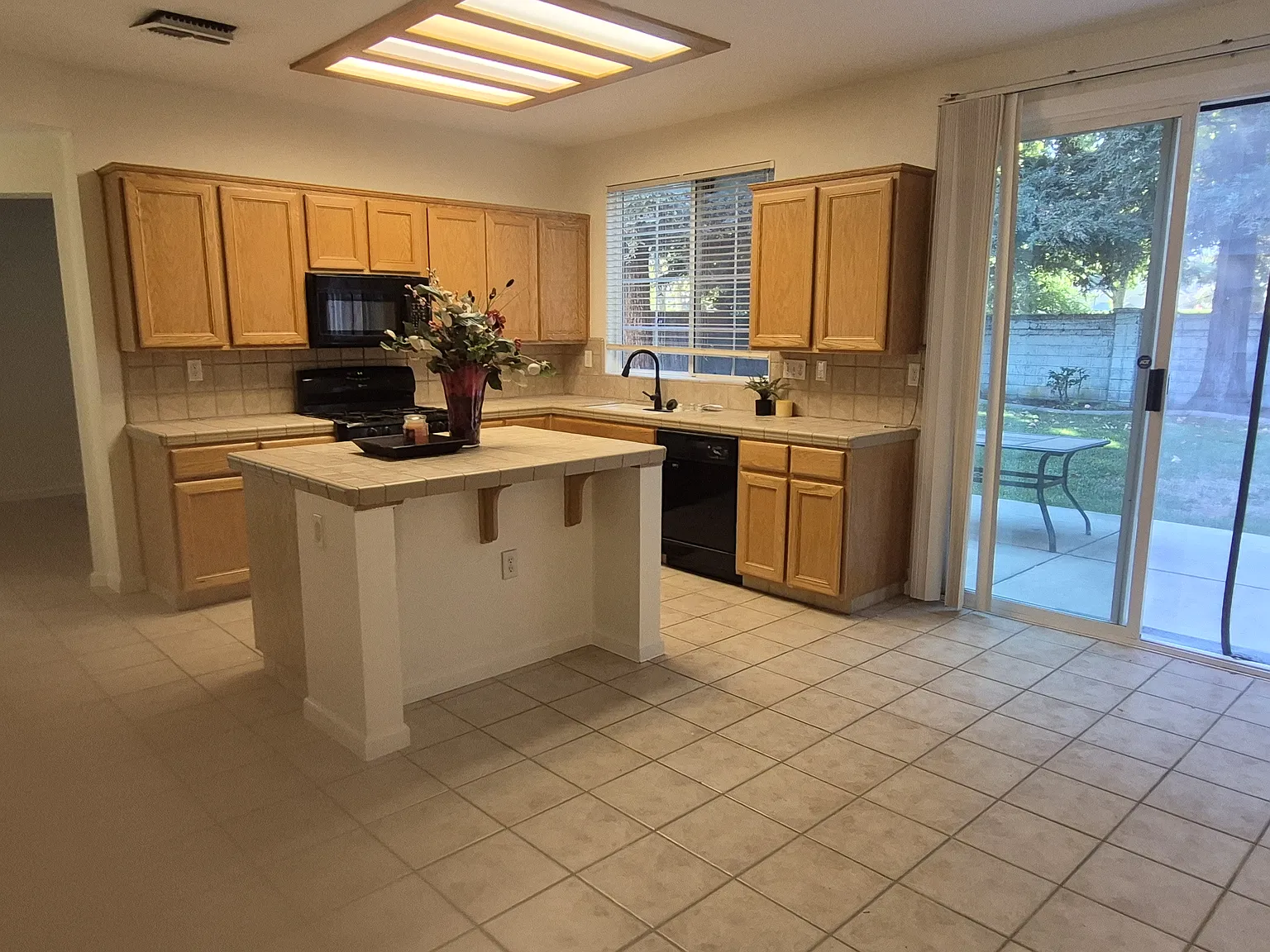 4 bed, 2989 sqft, $2,875 — Photo 4