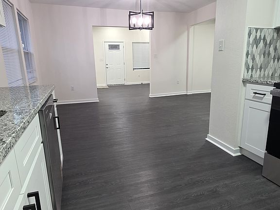 4th image of 1752 S Market St