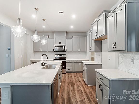 4th image of 14930 Tamarack Dr