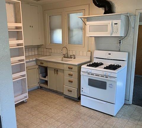 3rd image of 3888 Logan Ave