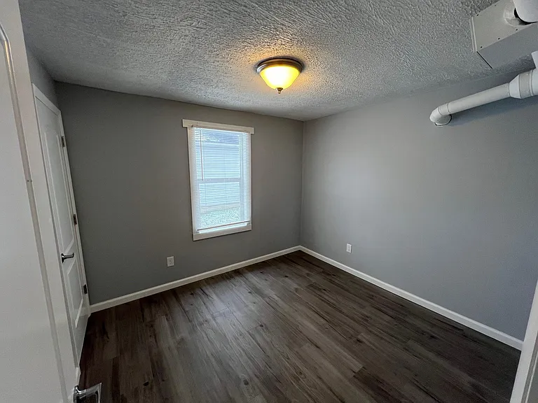 1144 Campbell St — Photo 2