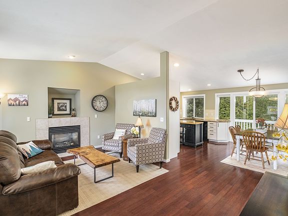 4th image of 1819 66th Avenue Ct NE