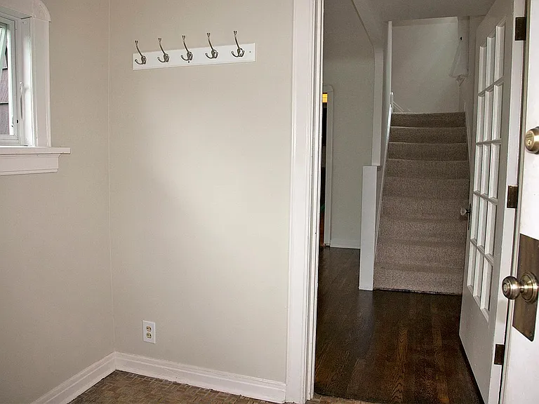 1199 Plainfield Rd — Photo 2