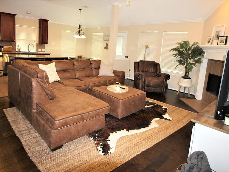 2409 Avalon Trace Ln — Photo 3