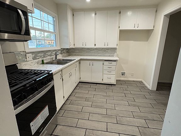 3rd image of 25819 Hillworth Ave
