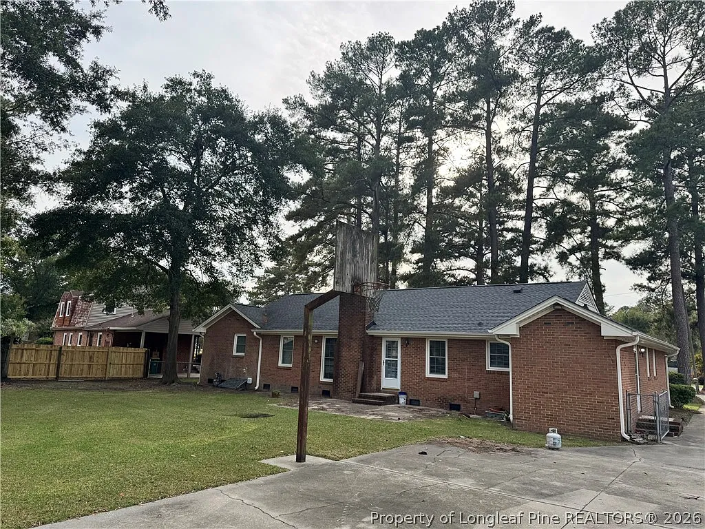 3 bed, 2.0 bath, 2116 sqft, $2,300 — Photo 4