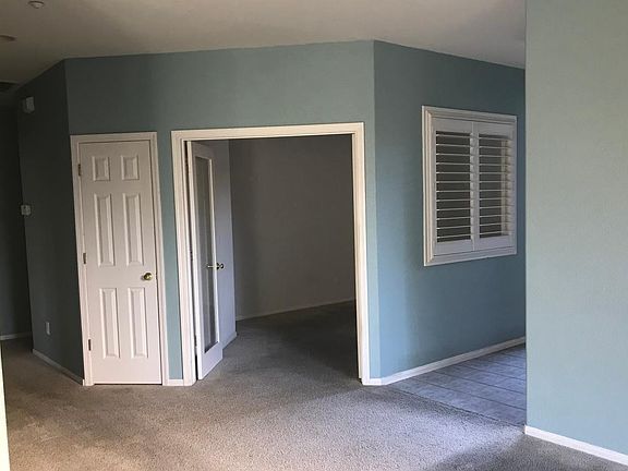 Den/ 3rd bedroom no closet