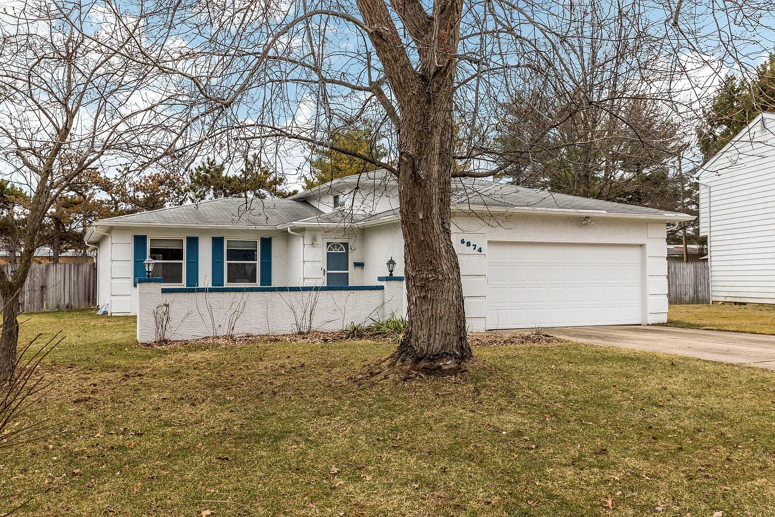 6874 Roundelay Rd N photo 1