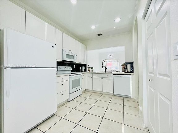 4th image of 3503 Merrick Ln #1305